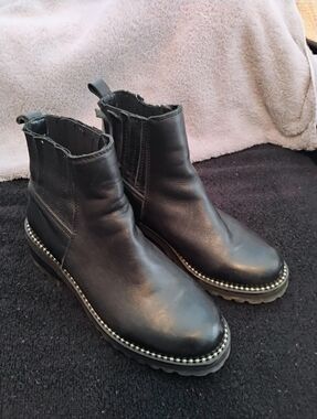Steve Madden Gibson Leather Chelsea Boots EUC Fits Like Sz. 7